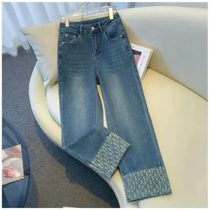 ג'ינס רחב רגל לנשים 2025 — מותן גבוה ודנים